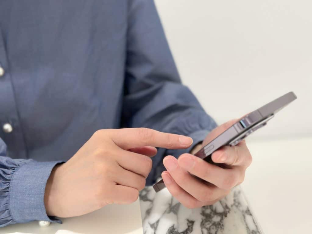 スマホで確認するイメージ